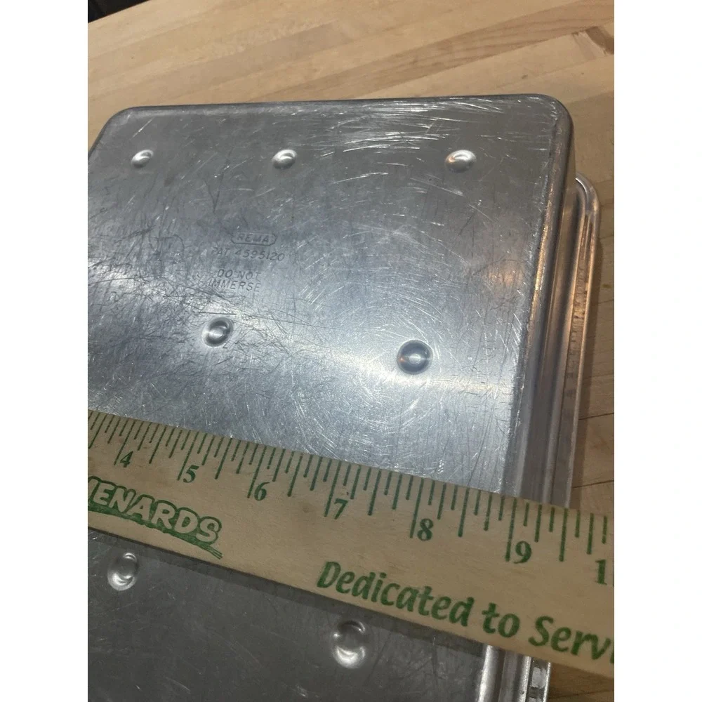 Vintage REMA AirBake Insulated Aluminum 13x9 Cake Pan with Original Clear Lid